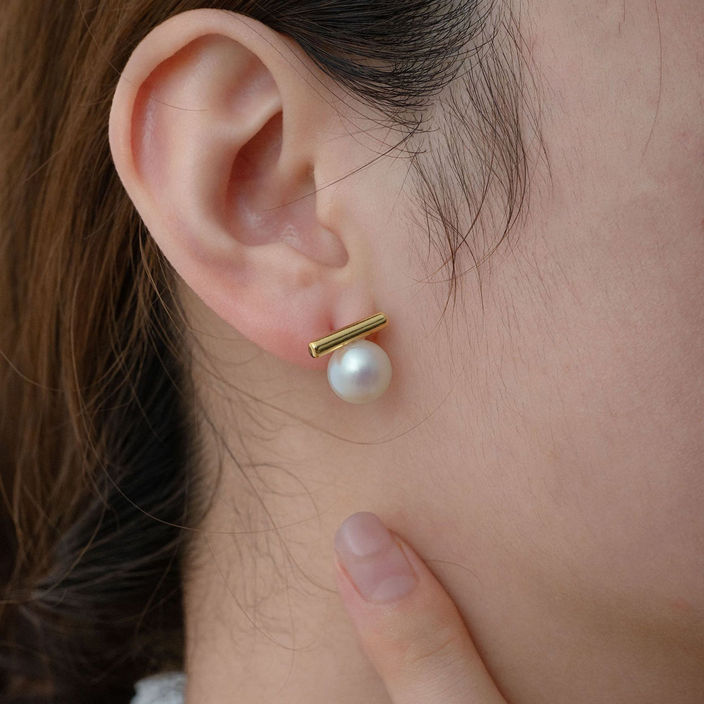 Loopbrek - Stud earrings - Minimalist Metal Pearl Studs - zoom out