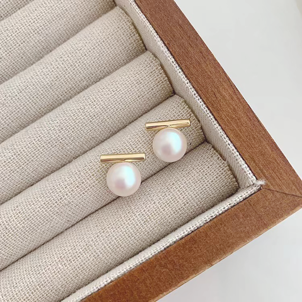 Loopbrek - Stud earrings - Minimalist Metal Pearl Studs - zoom in