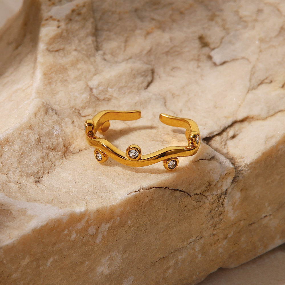 Loopbrek - leaf ring - Leaf-Shaped Open Ring with Wave Design - zoom in