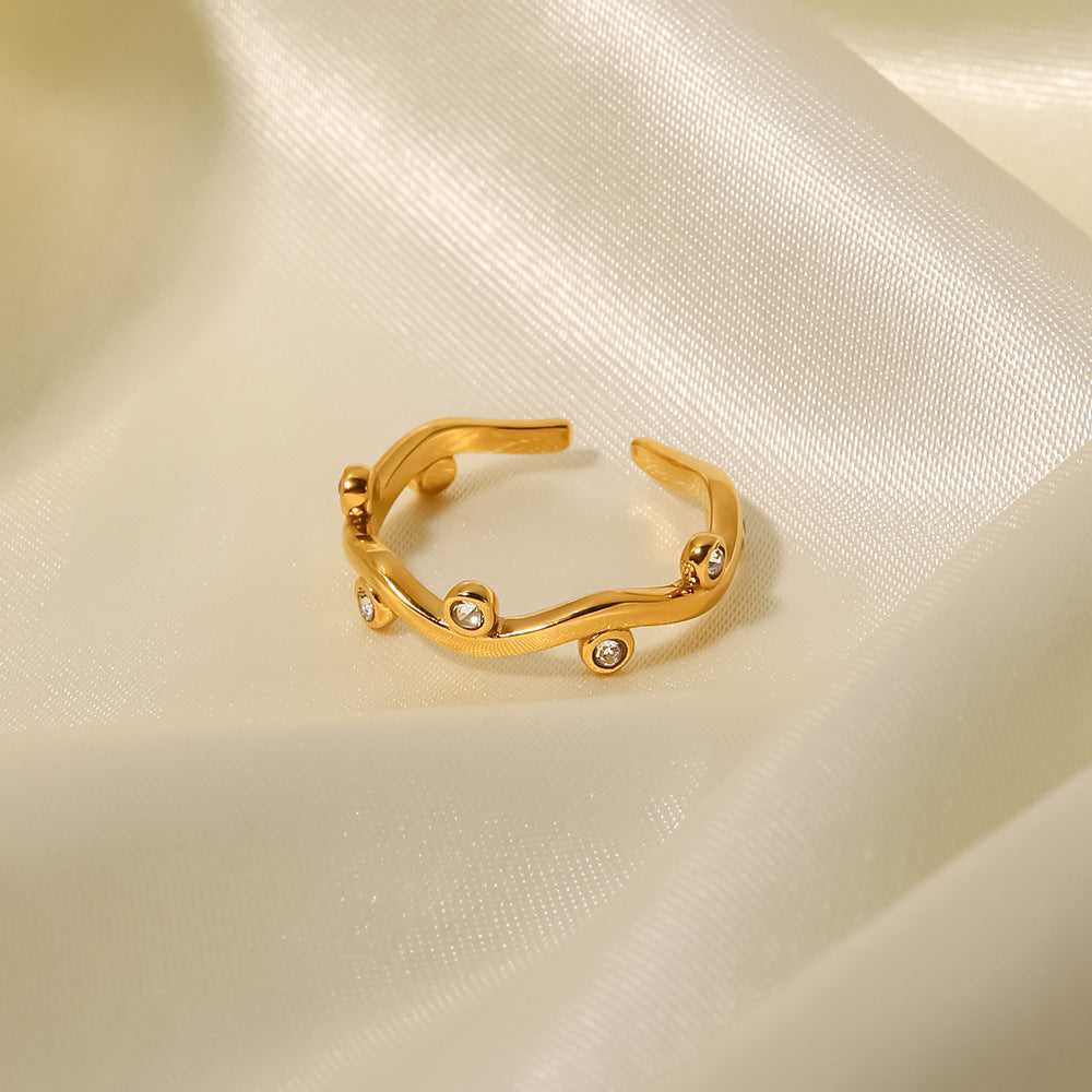 Loopbrek - leaf ring - Leaf-Shaped Open Ring with Wave Design - zoom in