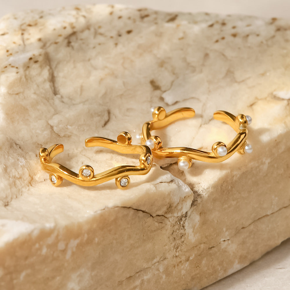 Loopbrek - leaf ring - Leaf-Shaped Open Ring with Wave Design - zoom in