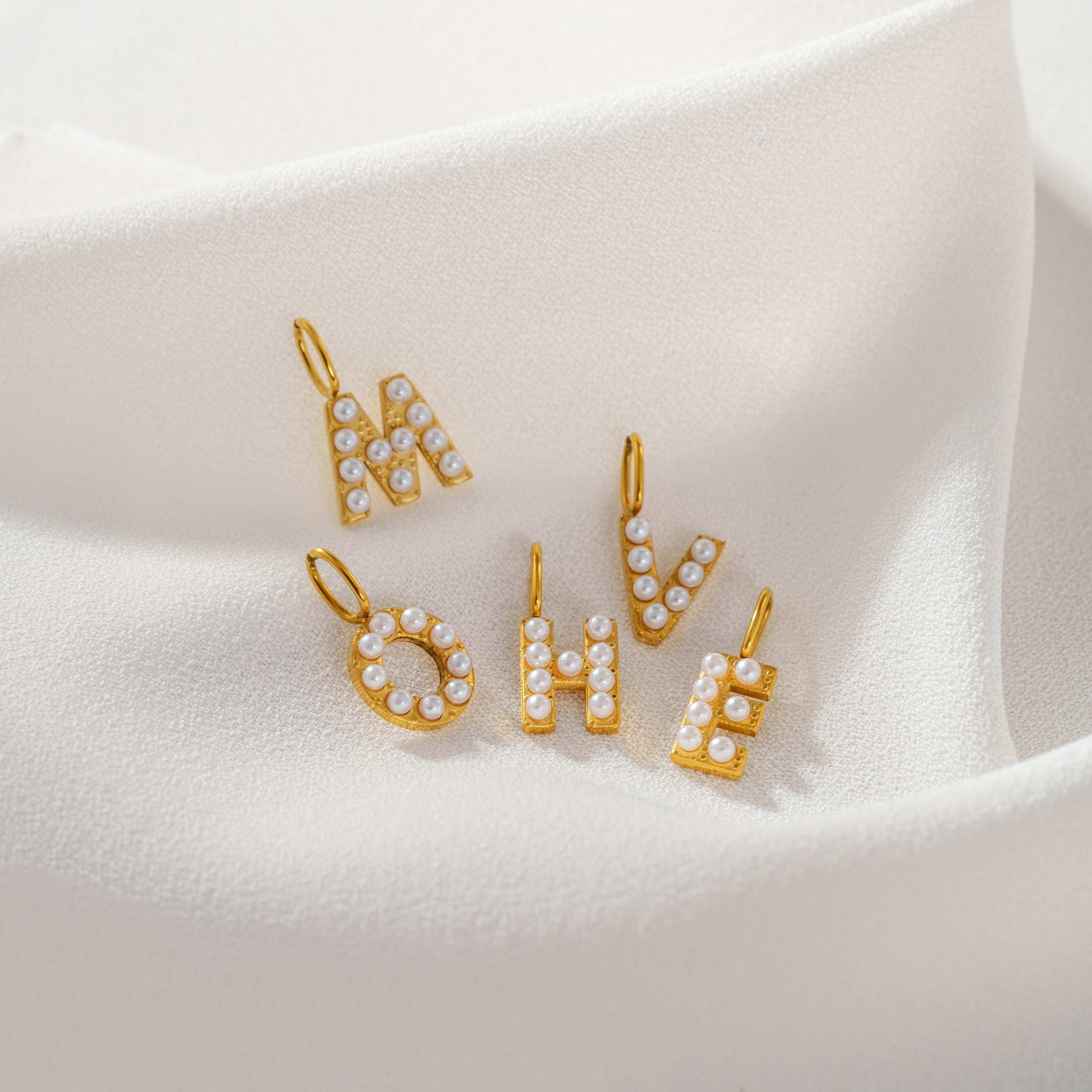 Personalized Pearl Letter Charm - Loopbrek