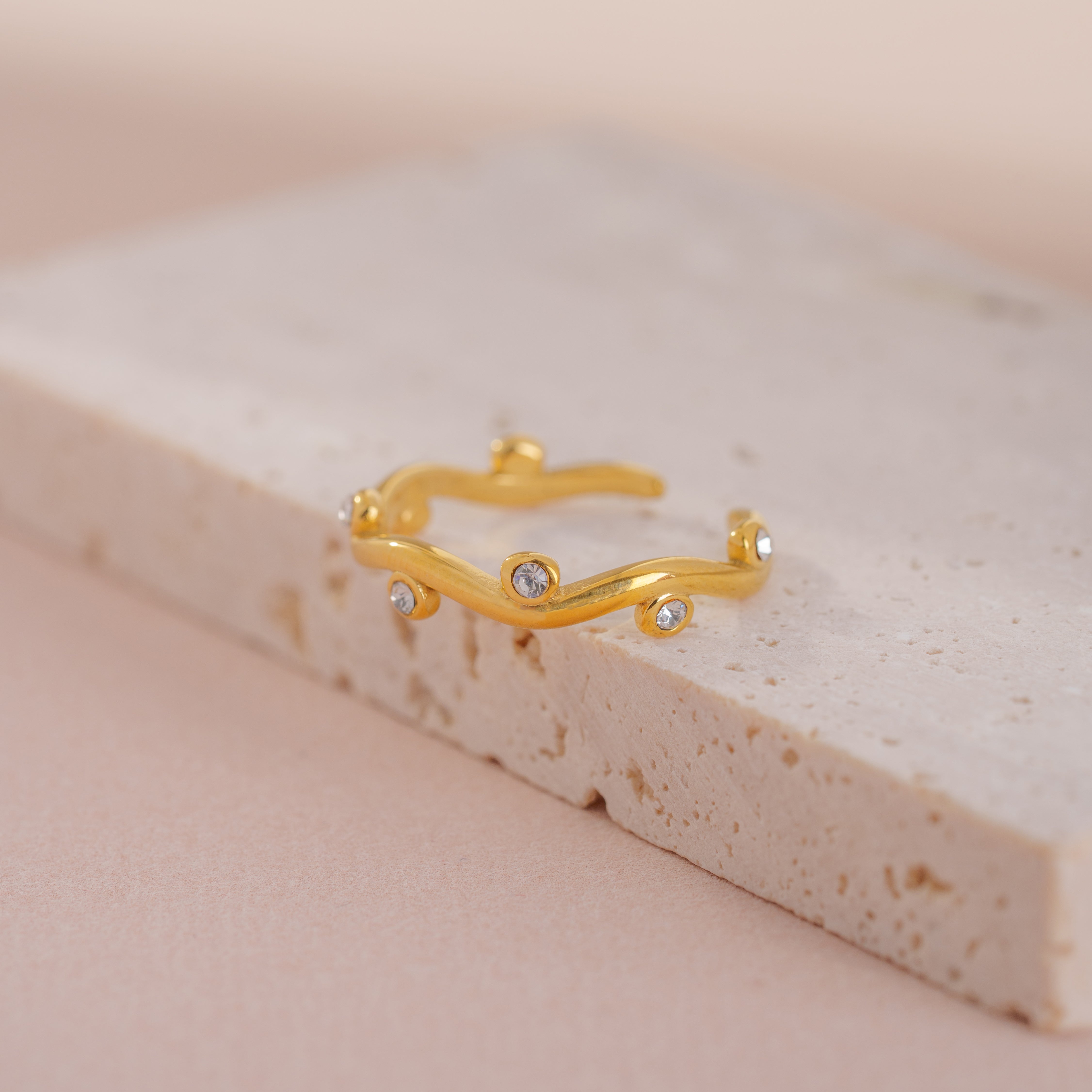 Leaf-Shaped Open Ring with Wave Design - Loopbrek