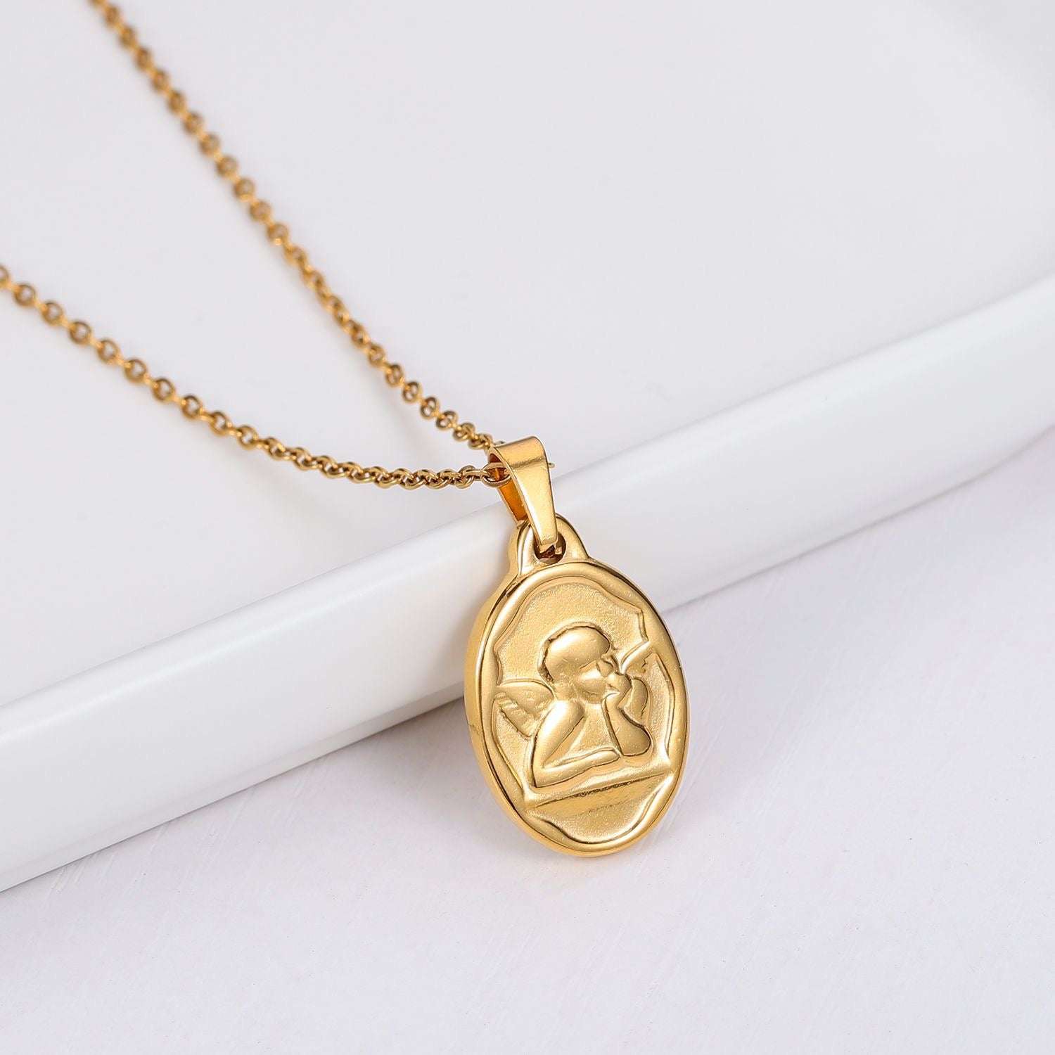 Loopbrek - charm necklace - Dreamy Angel Oval Charm - zoom in