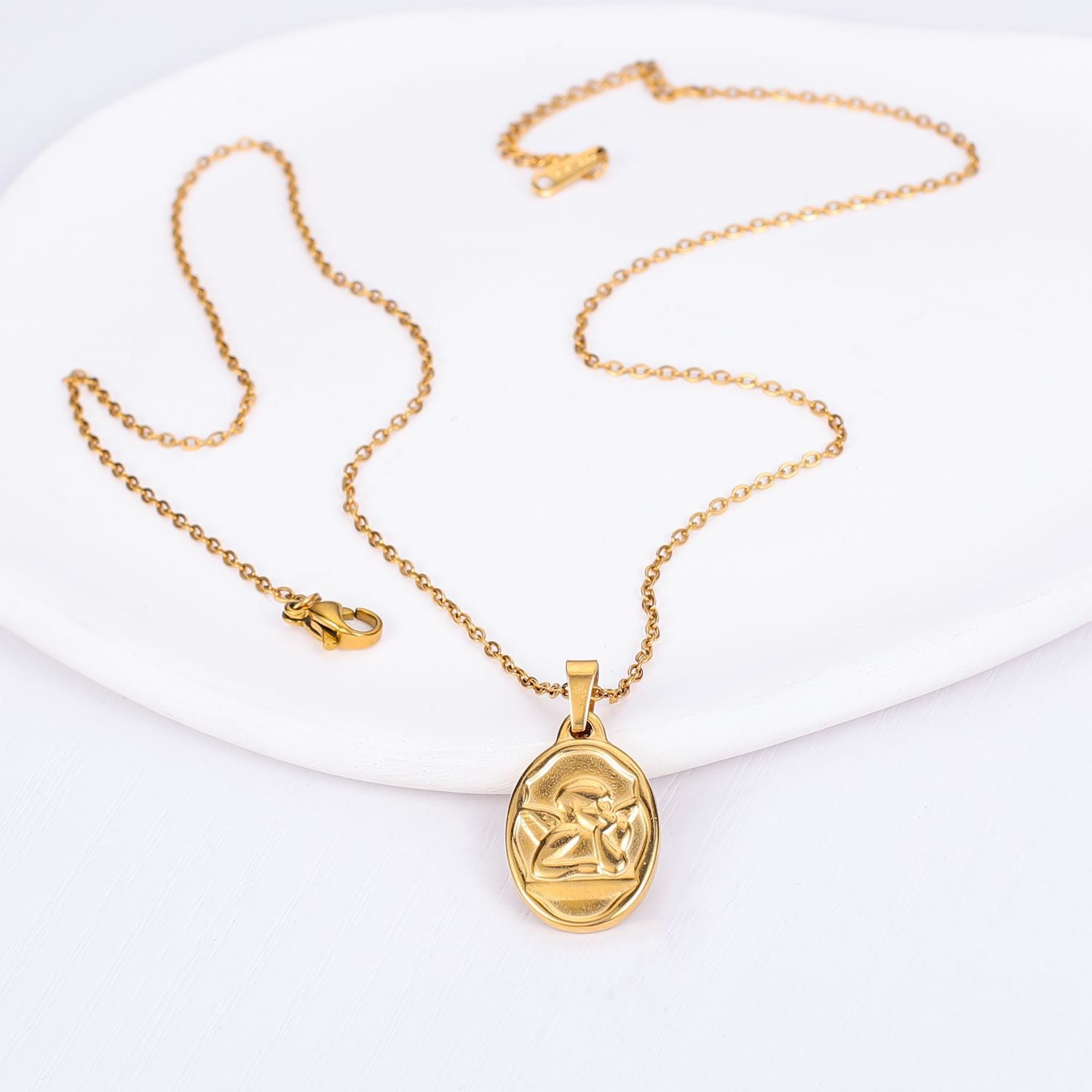 Loopbrek - charm necklace - Dreamy Angel Oval Charm - zoom in