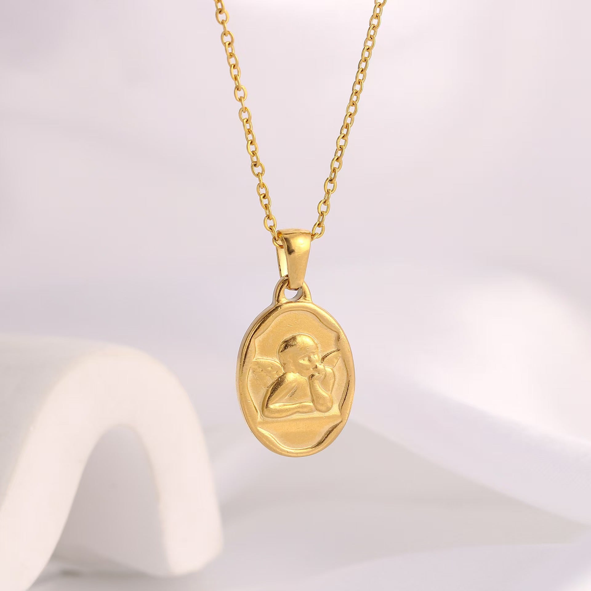 Loopbrek - charm necklace - Dreamy Angel Oval Charm - zoom in