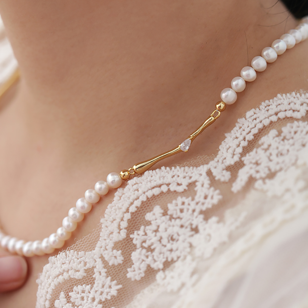 Loopbrek-pearl necklace-Pearls of Nature · Branch Harmony Necklace - zoom in 