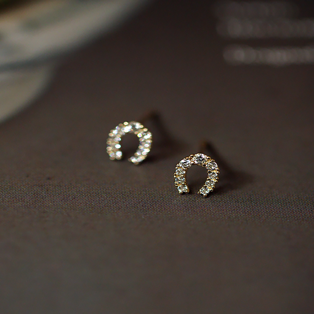 Loopbrek - stud earrings - Lucky U earrings - zoom in