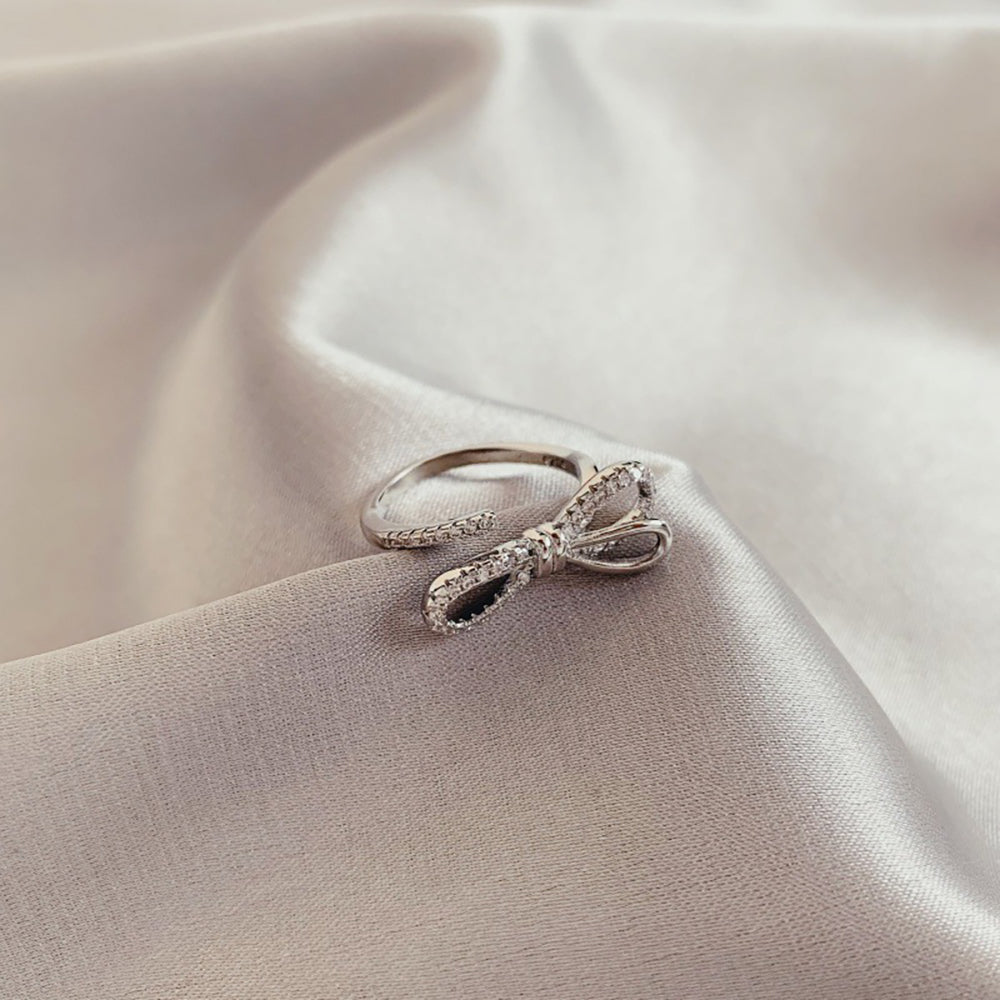 Loopbrek - silver ring - Keep Your Head Up High Shiny Bow Knot Ring - zoom in