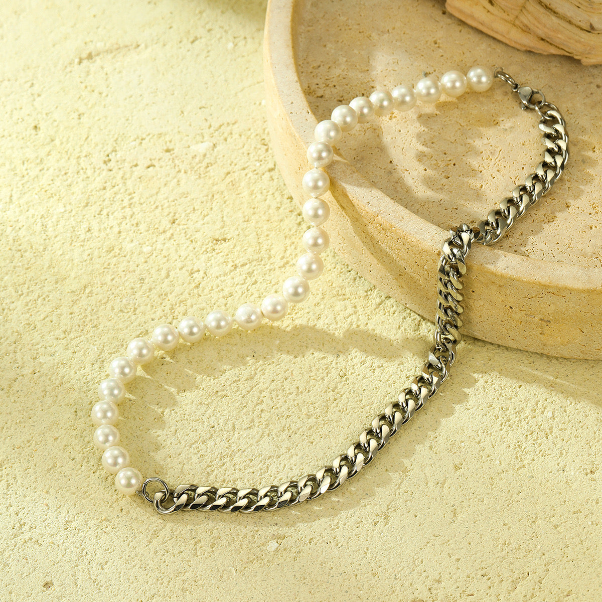 Loopbrek - chain necklace - Cuban Chain Meets Pearl Necklace - zoom in
